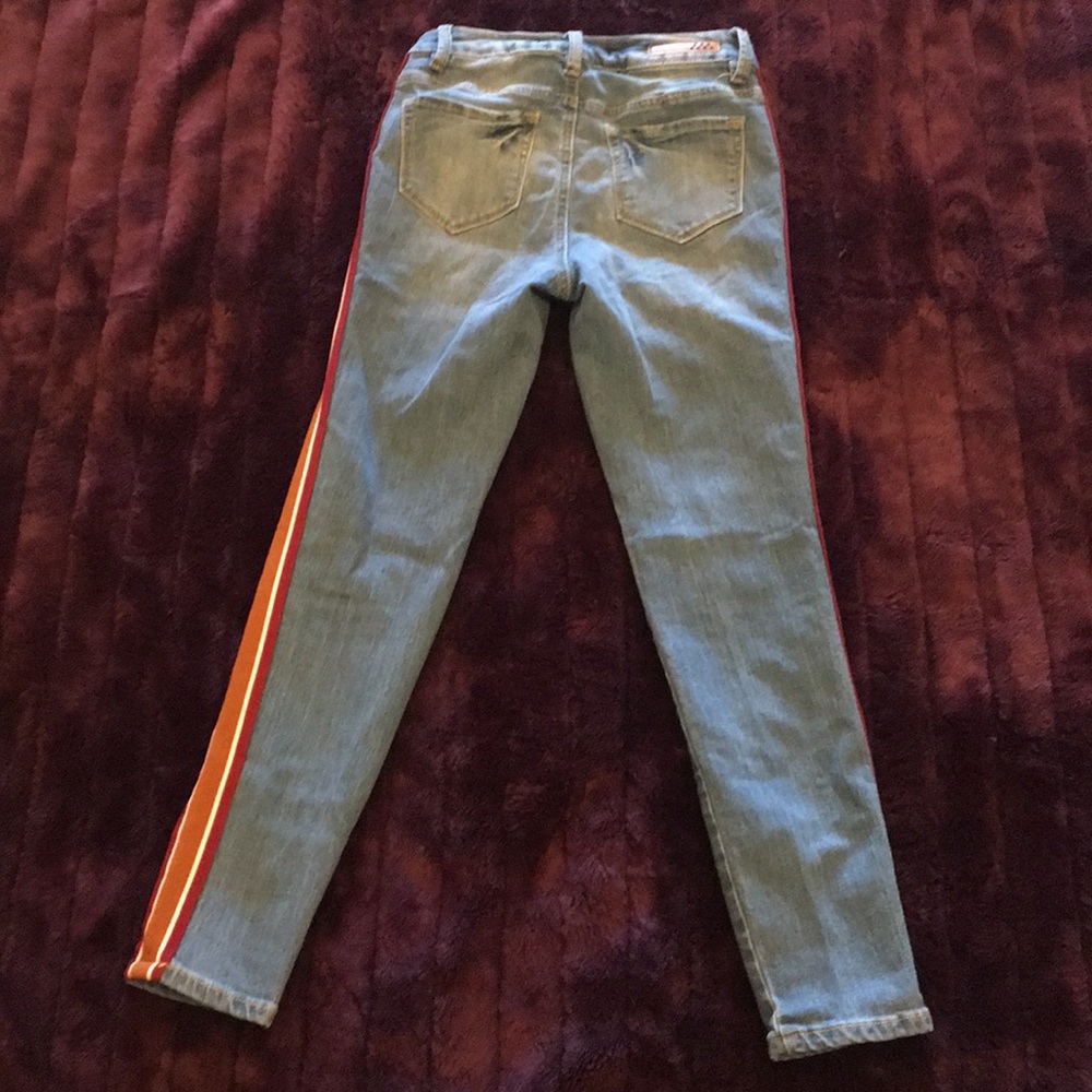 Juniors Side-trimmed Skinny Jeans - Picture 5 of 5